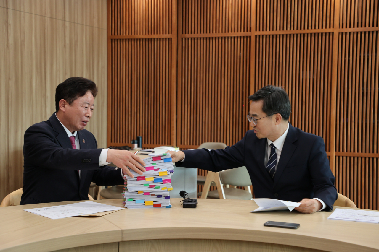 서태원(왼쪽) 군수, 김동연 경기도지사 방문