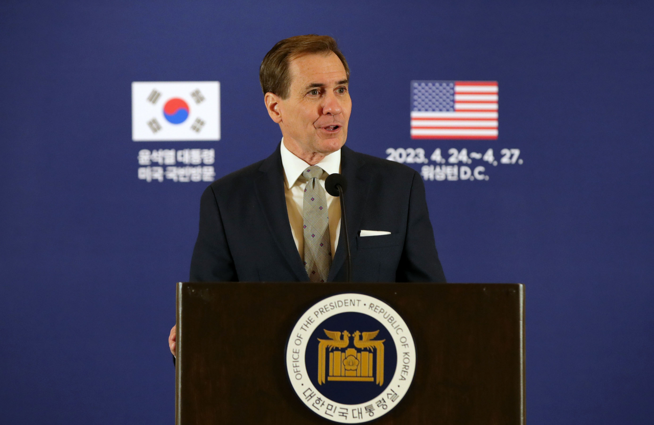 윤석열 대통령이 미국을 국빈 방문 중인 가운데 존 커비 미국 NSC 전략소통조정관이 25일 오전(현지시간) 워싱턴DC 한국기자단 프레스센터에서 브리핑하고 있다. [연합]