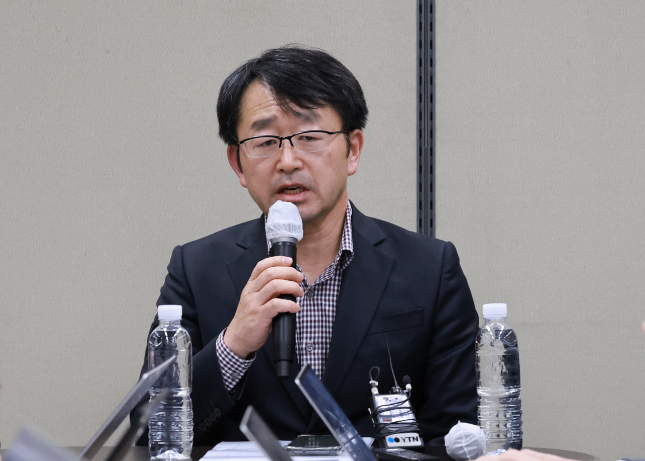 남궁환 주수단대사가 26일 오후 서울 종로구 외교부 기자실에서 수단 교민 긴급 대피 관련 브리핑을 하고 있다. [연합]
