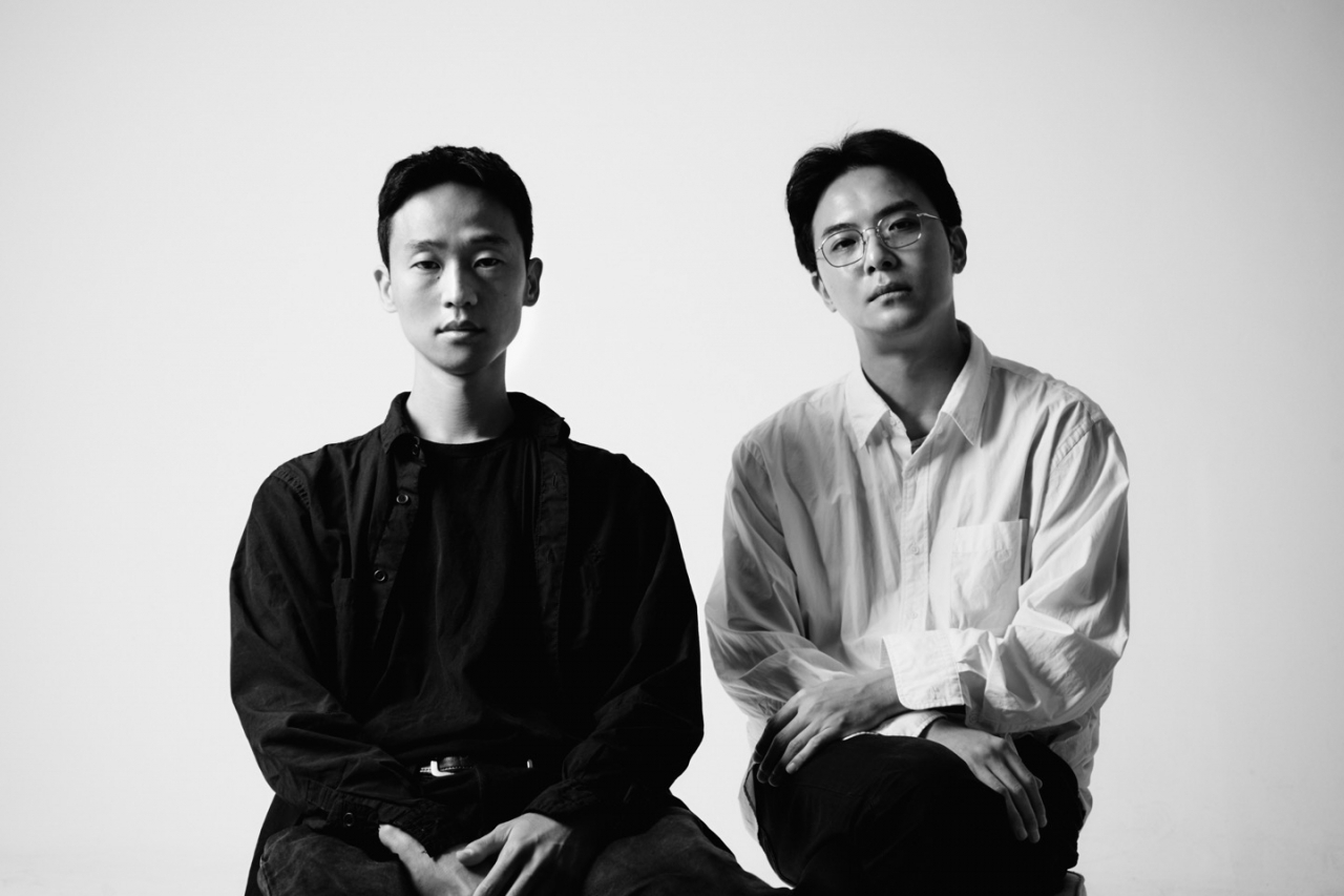 패션브랜드 강혁을 전개하는 손상락(사진 왼쪽)과 최강혁 디자이너 Ⓒ최강혁, 손상락