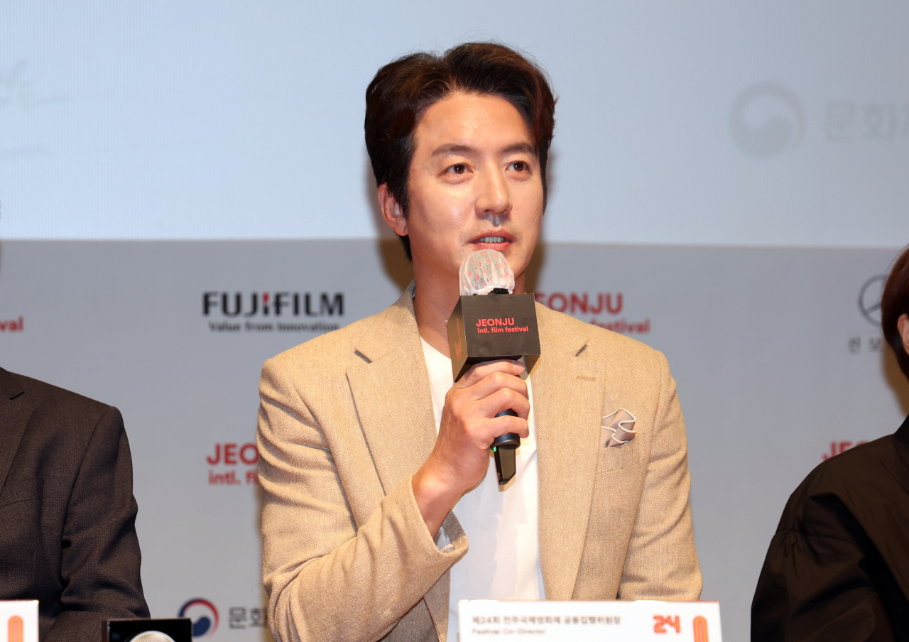 30일 전북 전주시 완산구 고사동 전주디지털독립영화관에서 열린 제24회 전주국제영화제 상영작발표 기자회견에서 정준호 집행위원장이 인사말을 하고 있다. 연합뉴스
