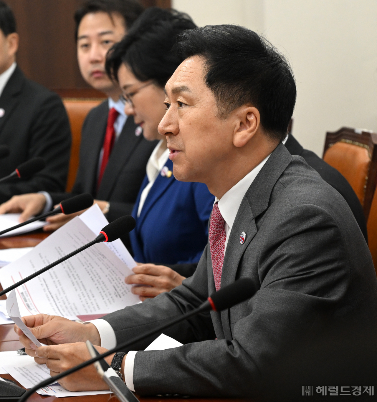 김기현 국민의힘 당대표가 27일 서울 영등포구 여의도 국회의사당 본청에서 열린 국민의힘 최고위원회의에 참석해 발언하고 있다. 임세준 기자