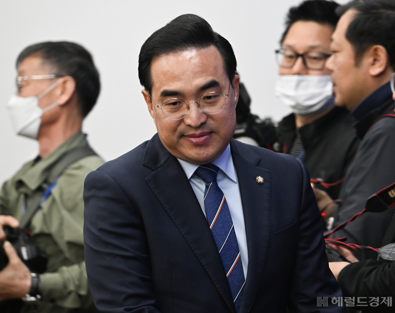박홍근 더불어민주당 원내대표가 27일 서울 영등포구 여의도 국회의사당에서 열린 더불어민주당 정책조정회의에 참석하고 있다. 임세준 기자