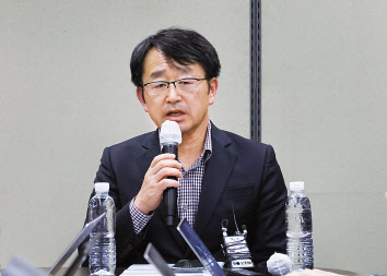 남궁환 주수단대사가 26일 오후 서울 종로구 외교부 기자실에서 수단 교민 긴급 대피 관련 브리핑을 하고 있다. [연합]