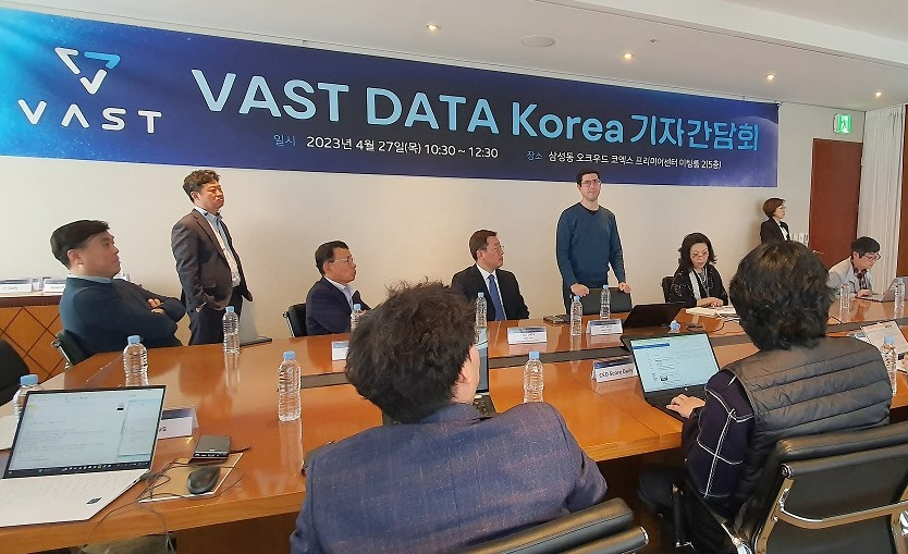 지난 27일 바스트 데이터는 서울 오크우드 프리미어 코엑스 센터에서 ‘AI 시대를 위한 유니버셜 데이터 플랫폼’이라는 주제로 기자간담회를 열었다. [콤텍시스템 제공]