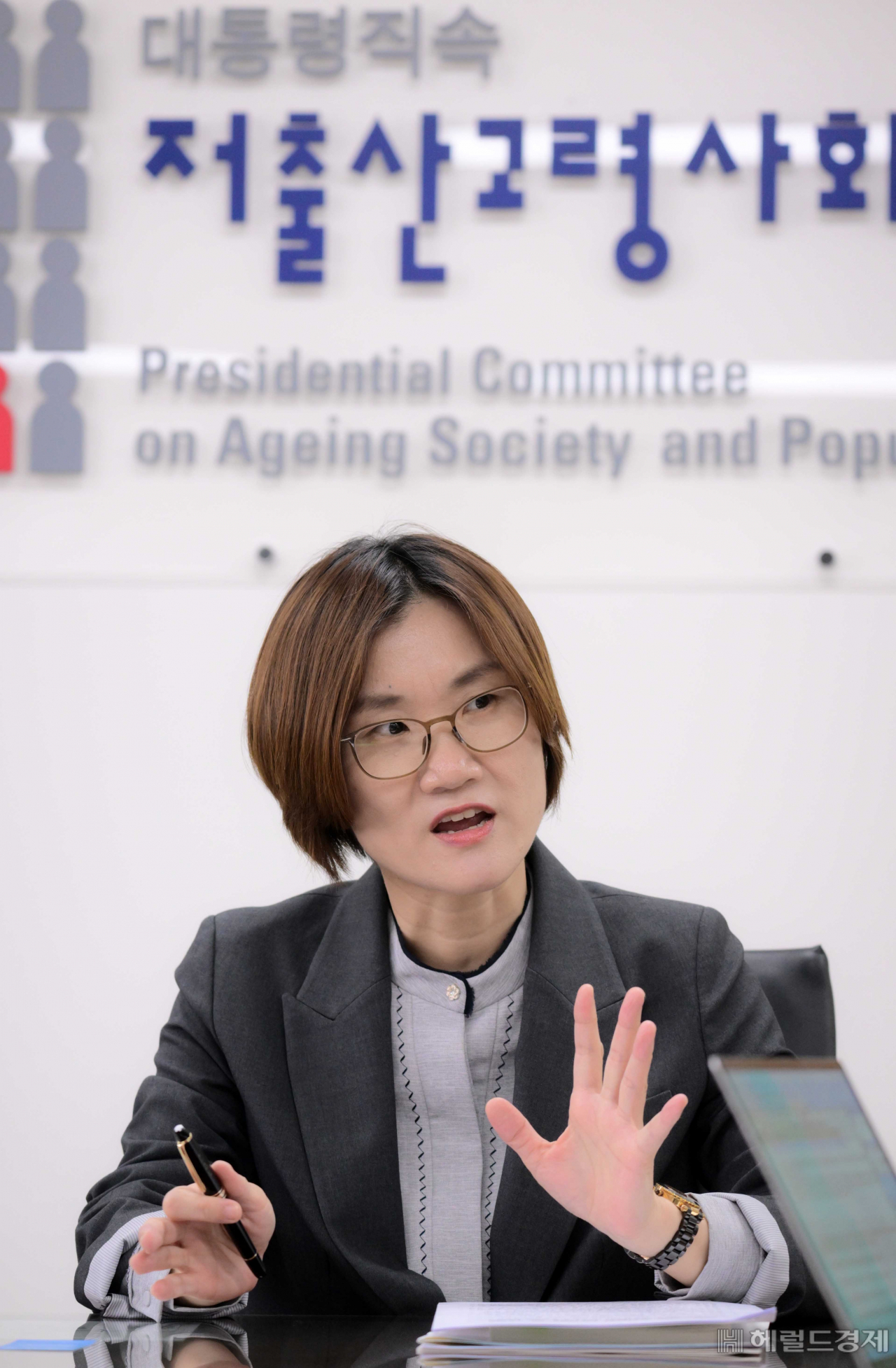 김영미 저출산고령사회위원회 부위원장이 26일 오후 정부서울청사에서 헤럴드경제와 인터뷰를 하고 있다. 이상섭 기자