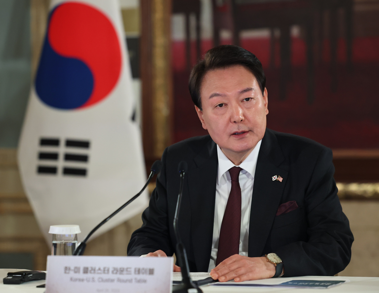 미국을 국빈 방문 중인 윤석열 대통령이 28일(현지시간) 보스턴의 한 호텔에서 열린 한미 클러스터 라운드테이블에서 발언하고 있다. [연합]
