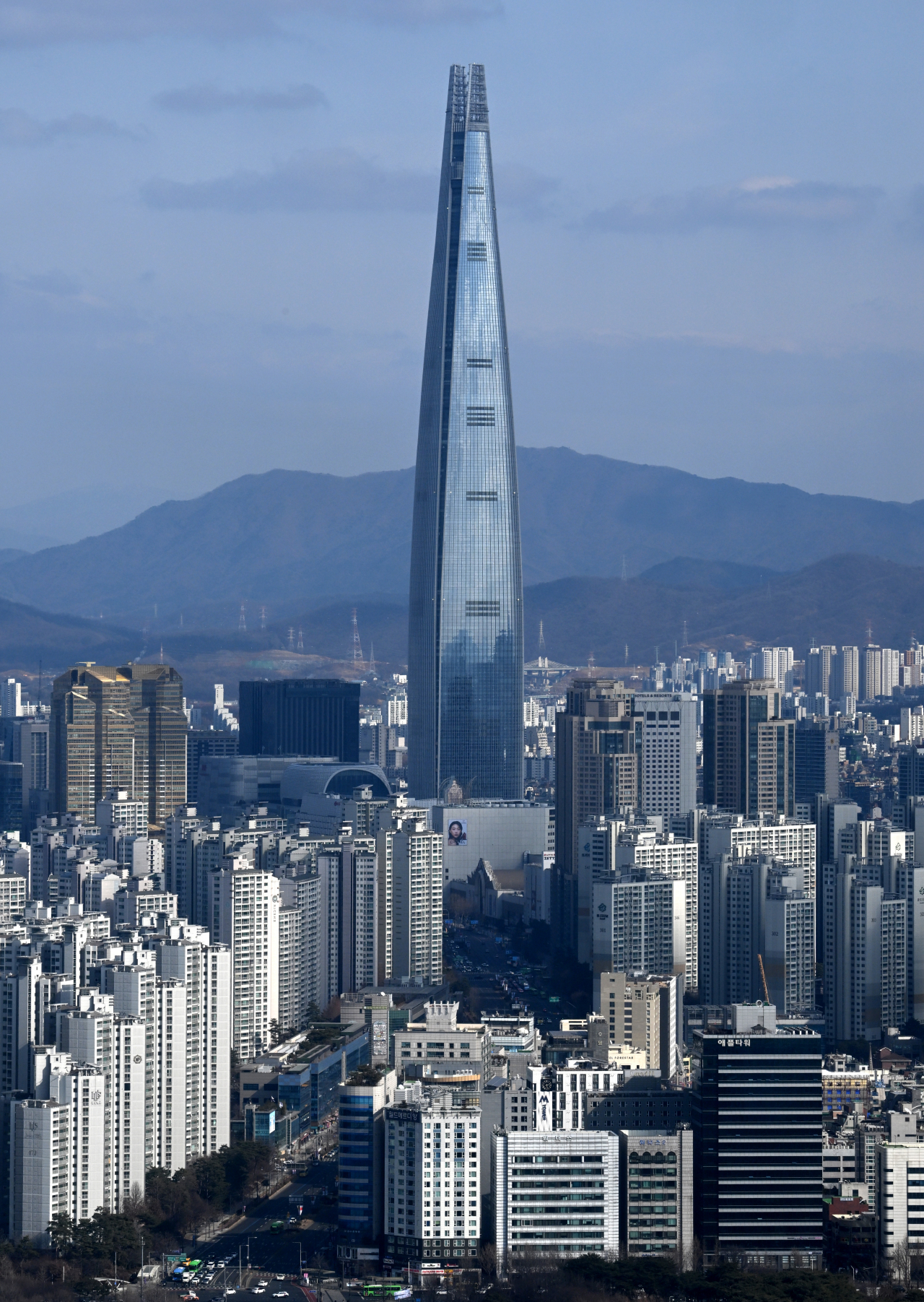 서울 송파구 롯데월드타워 전경. [사진=임세준 기자]