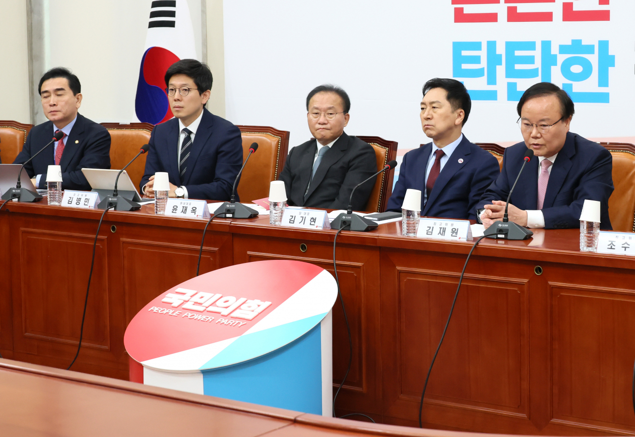 잇단 설화로 4월 한 달 동안 공개 활동을 중단하고 자숙했던 국민의힘 김재원 최고위원이 1일 오전 국회에서 열린 최고위원회의에 참석, 발언하고 있다. 왼쪽부터 태영호 최고위원, 김병민 최고위원, 윤재옥 원내대표, 김기현 대표, 김 최고위원. [연합]