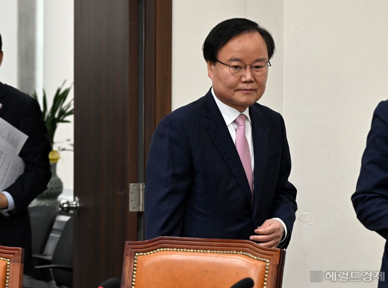 김재원 국민의힘 최고위원이 1일 서울 영등포구 여의도 국회의사당 본청에서 열린 국민의힘 최고위원회의에 참석하고 있다. 임세준 기자