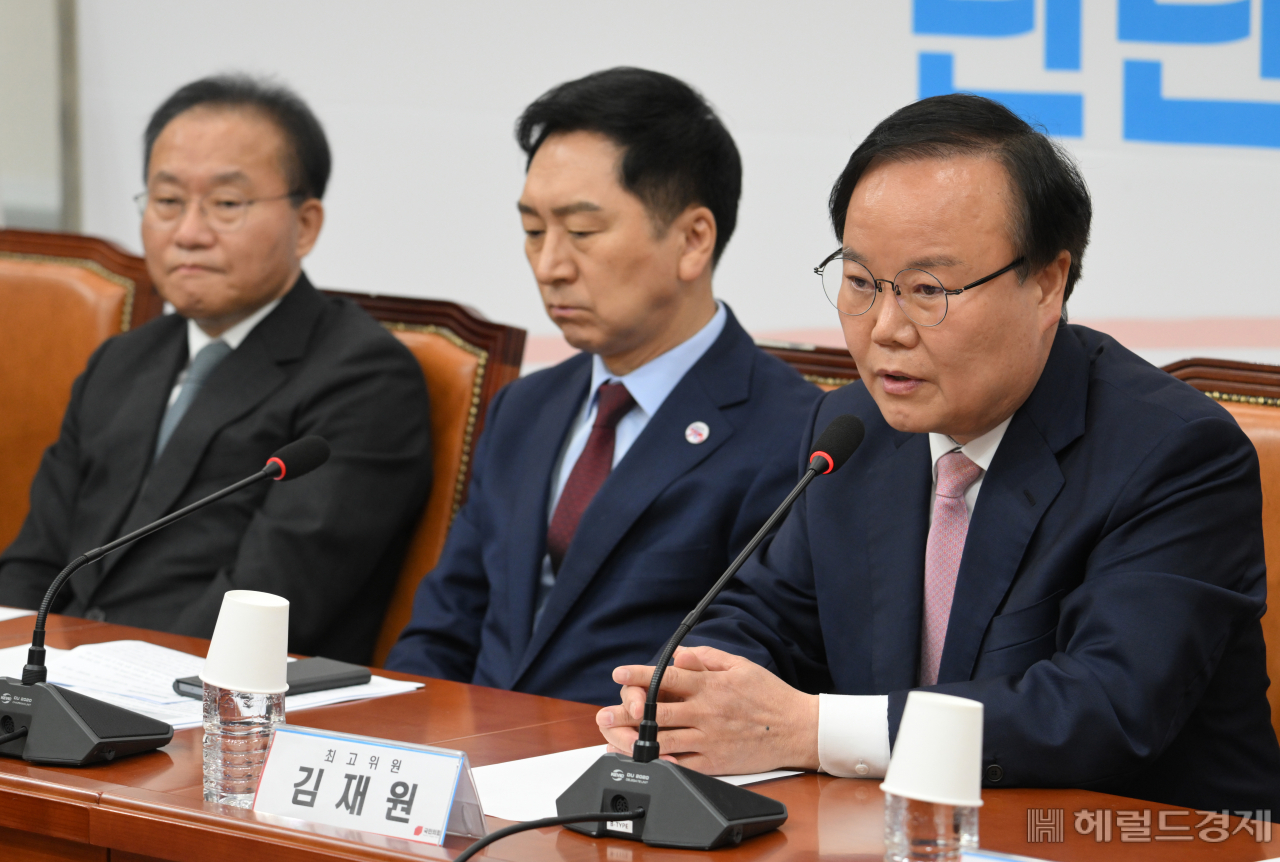 김재원 국민의힘 최고위원이 1일 서울 영등포구 여의도 국회의사당 본청에서 열린 국민의힘 최고위원회의에 참석해 발언하고 있다. 임세준 기자