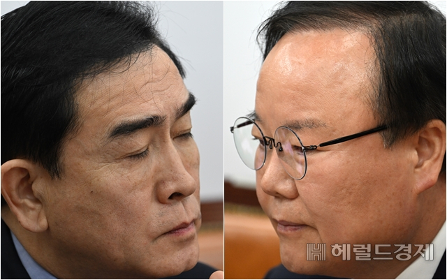 국민의힘 윤리위원회가 첫 회의를 열고 활동 시작을 앞둔 1일 서울 영등포구 여의도 국회의사당 본청에서 열린 국민의힘 최고위원회의에 참석한 태영호(왼쪽) 최고위원과 김재원 최고위원이 생각에 잠겨있다. 임세준 기자