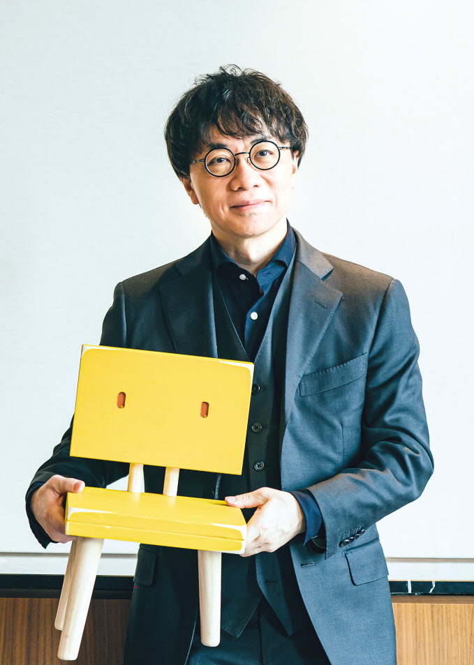 지난 3월에 이어 두 번째 한국을 방문한 일본 애니메이션 ‘스즈메의 문단속’ 신카이 마코토 감독. [서병기 선임기자]