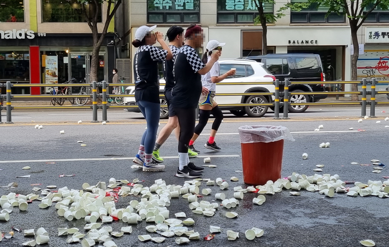 “마라톤하다 왜 길에 쓰레기 버려요?” 할말 잃은 이 풍경 [지구, 뭐래?]