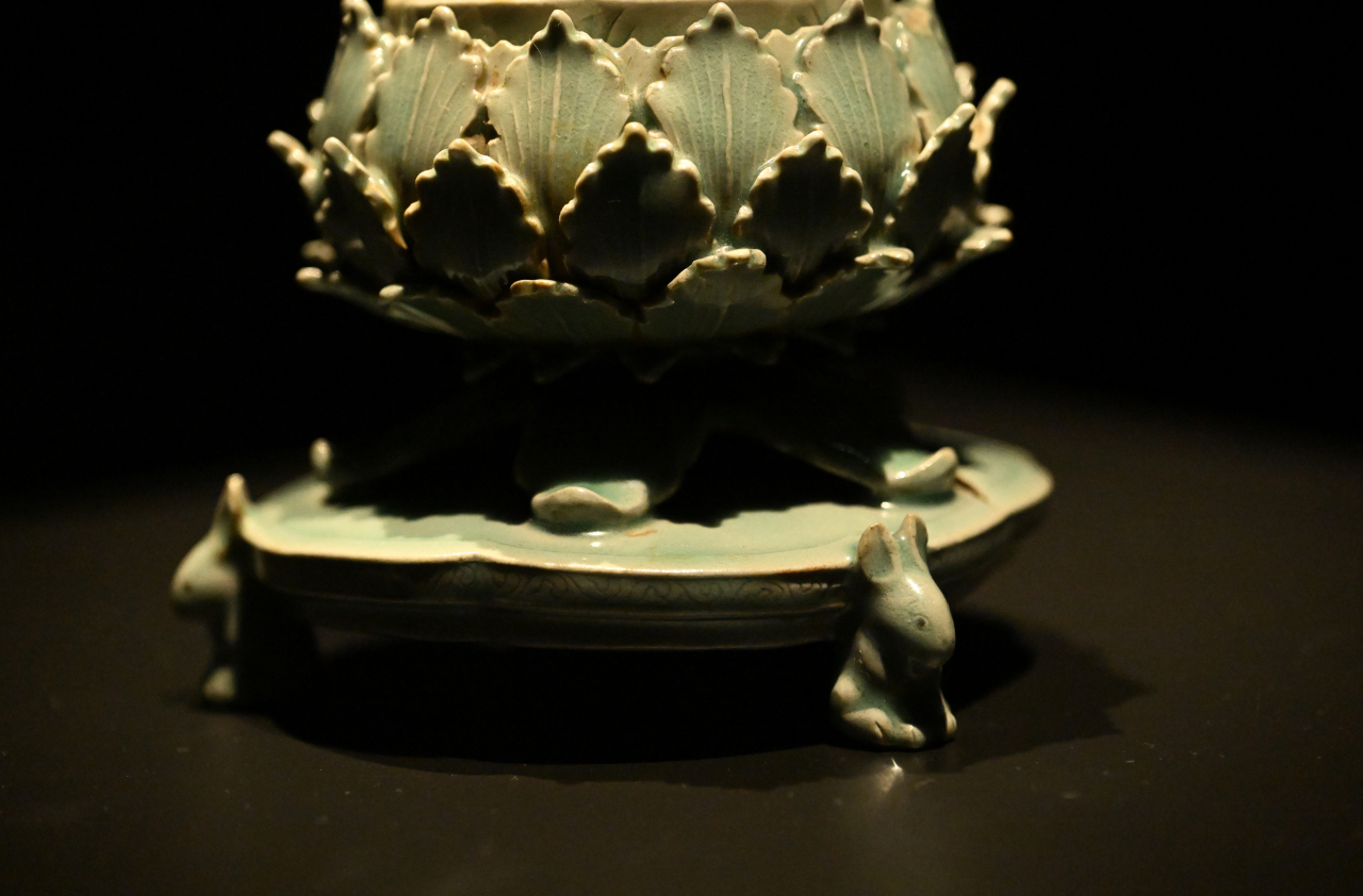 A close-up view of one of the three rabbits that hold the pedestal of the celadon incense burner on their back (Im Se-jun/ The Korea Herald)
