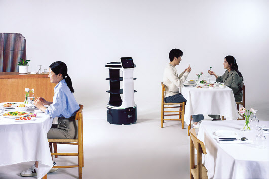 베어로보틱스에서 제작한 차세대 KT AI 서비스로봇 [KT 제공]