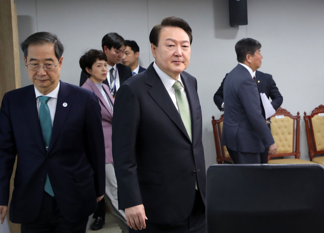 윤석열 대통령이 2일 서울 용산 대통령실 청사에서 열린 국무회의에 입장하고 있다. [연합]