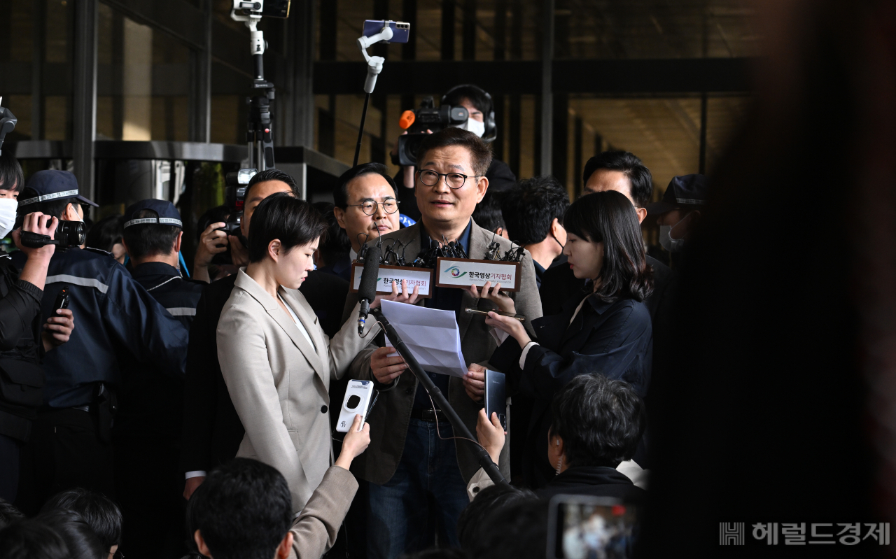입장문 밝히는 송 전 대표. 임세준 기자