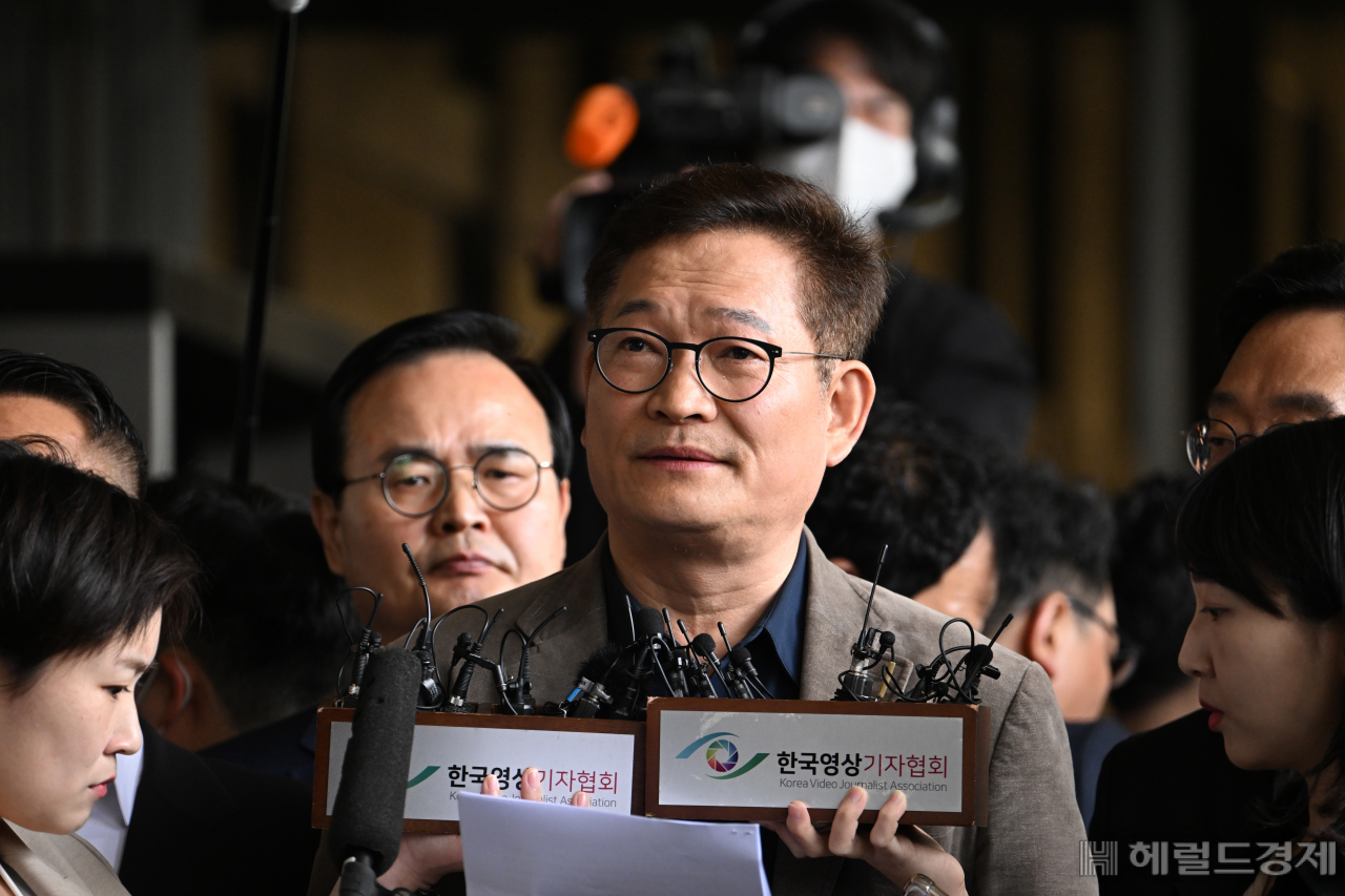입장문 밝히는 송 전 대표. 임세준 기자