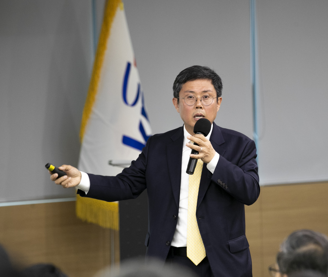 농어촌공사 초청강의를 하고 있는 전 안도걸 기재부2차관