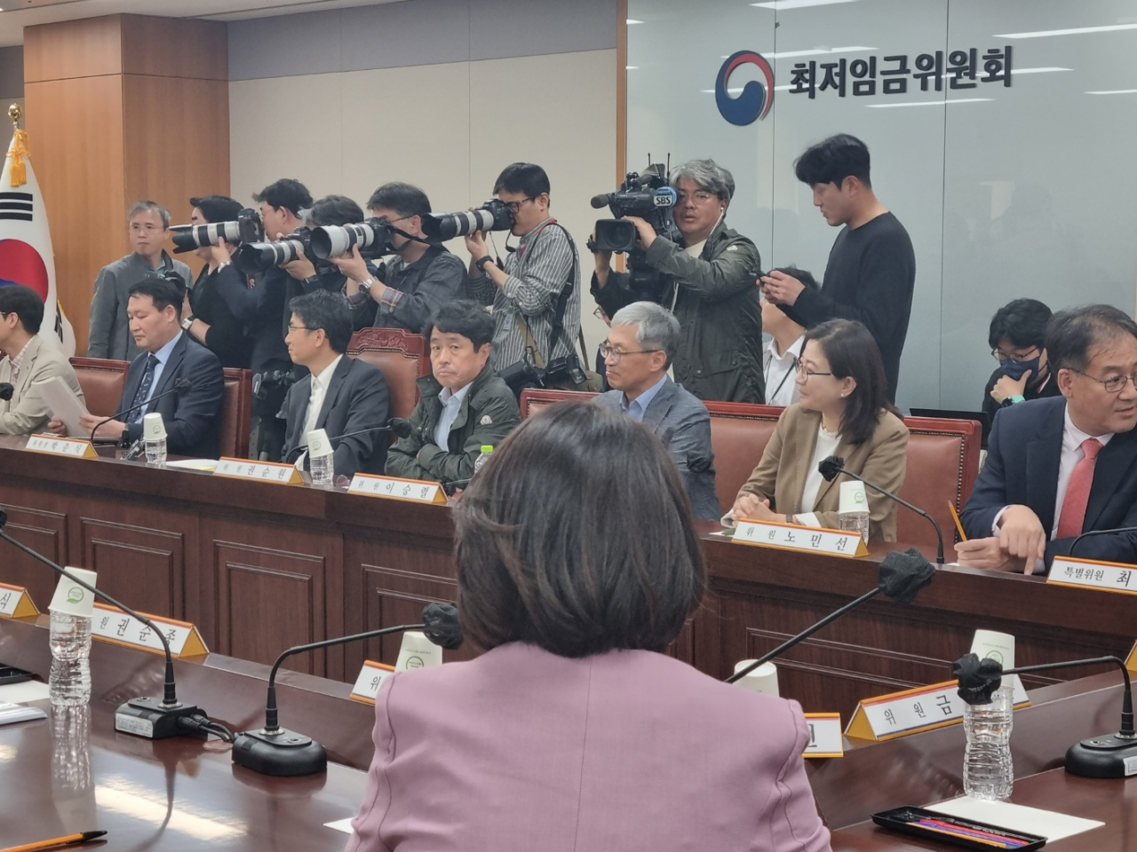 2일 정부세종청사 최저임금위원회 전원회의실에서 진행된 제1차 전원회의 [사진=김용훈 기자]
