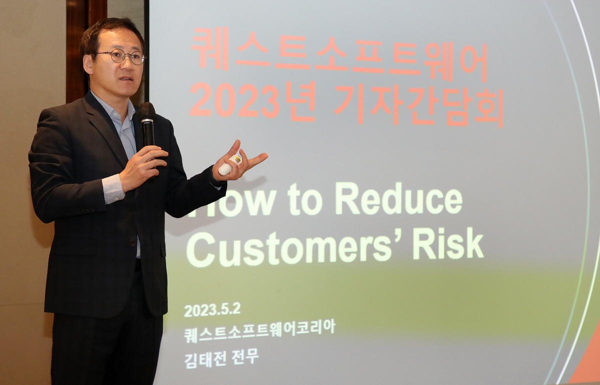 2일 서울 중구 웨스틴조선 서울에서 열린 기지간담회에서 발표하고 있는 김태전 퀘스트소프트웨어코리아 전무. [퀘스트소프트웨어코리아 제공]