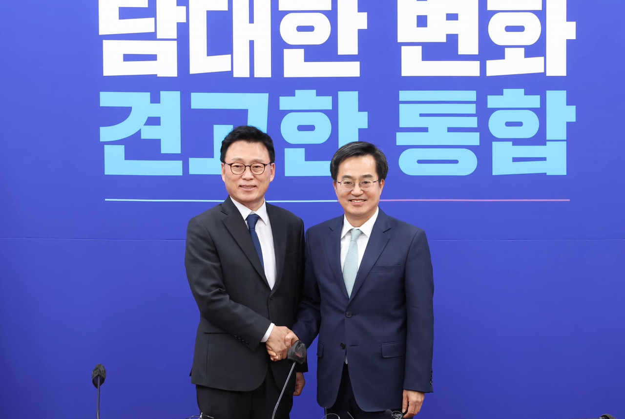 박광온 원내대표(왼쪽)과 김동연 지사(오른쪽)