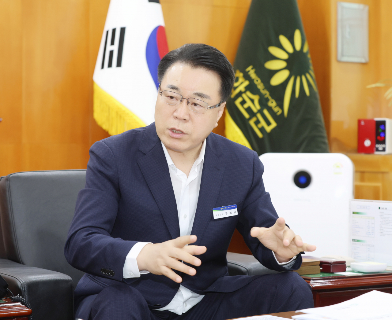 군정현안에 대해 설명하고 있는 구복규화순군수
