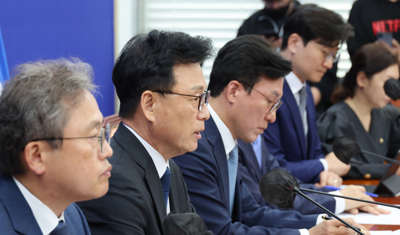박광온 더불어민주당 원내대표가 2일 오전 서울 여의도 국회에서 열린 원내대책회의에서 발언하고 있다. [연합]