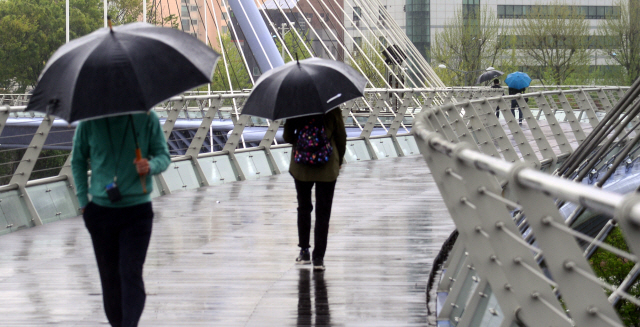 Heavy rain is being forecast across South Korea for Friday, which is the Children's Day holiday. (Yonhap)