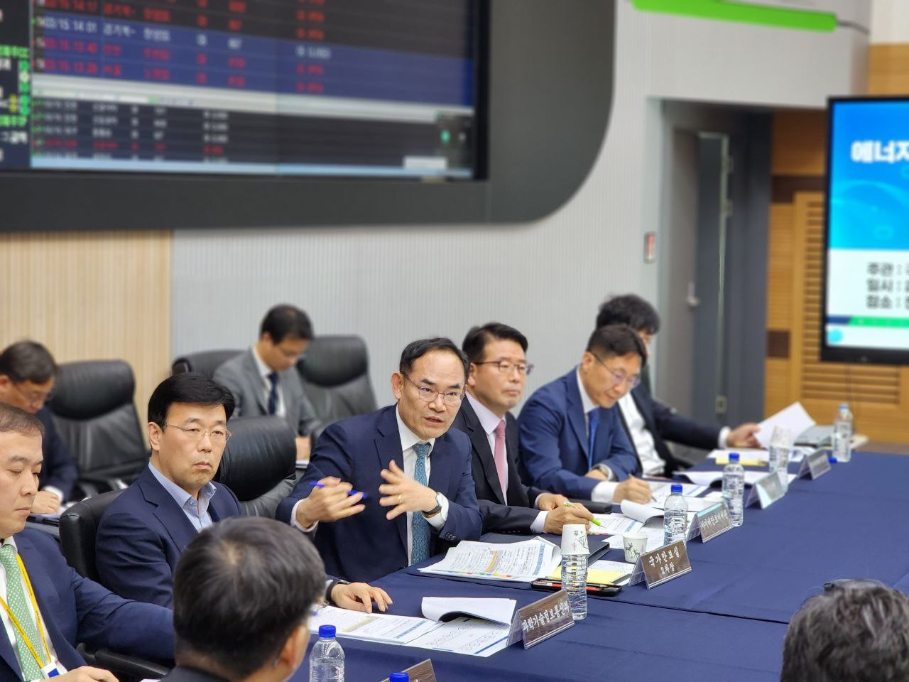 임종득 국가안보실 제2차장이 3일 한국전력거래소에서 에너지 분야 사이버공격 대응태세 현장 점검 회의를 주재하고 있다. [연합]