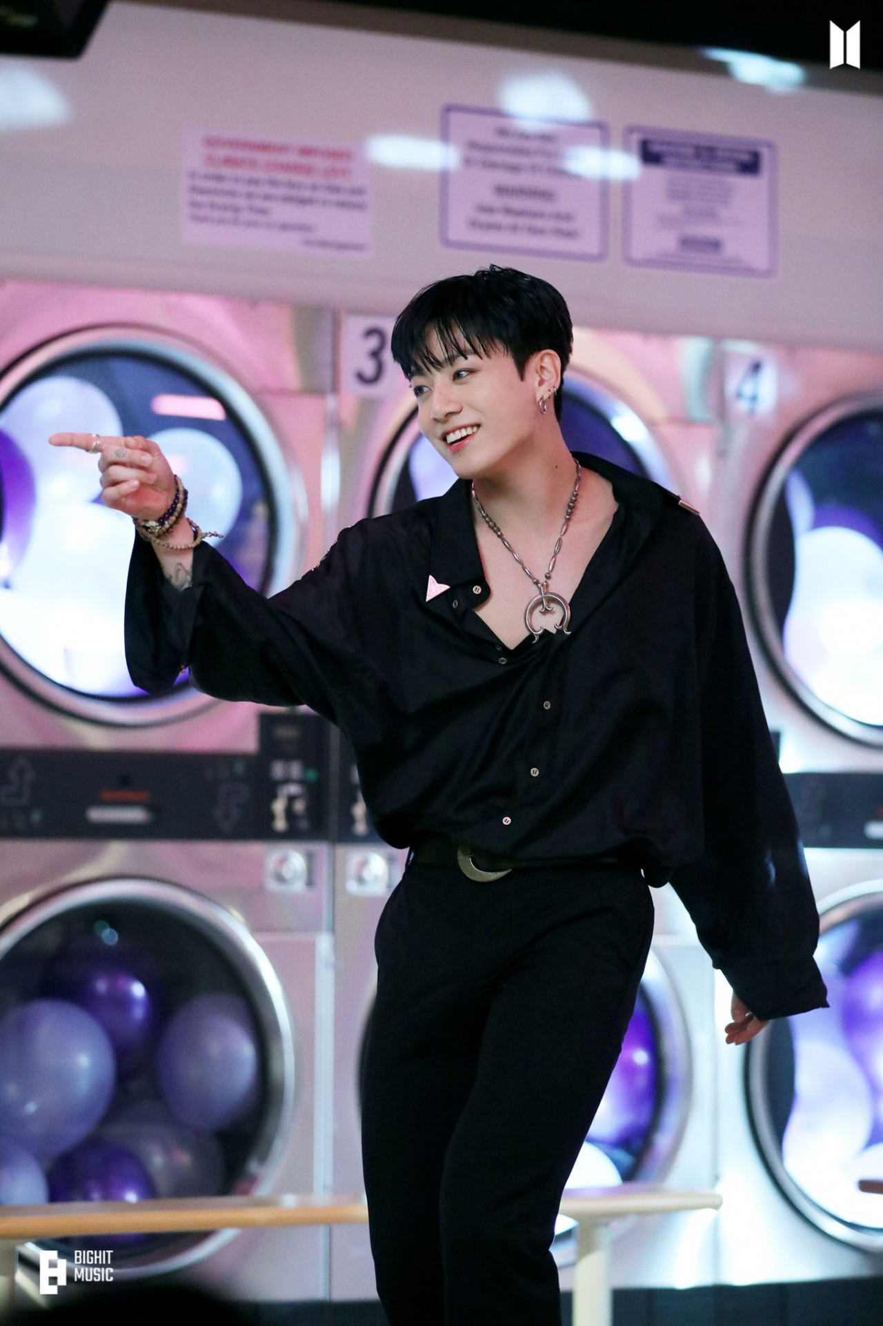 (BTS' official Facebook)