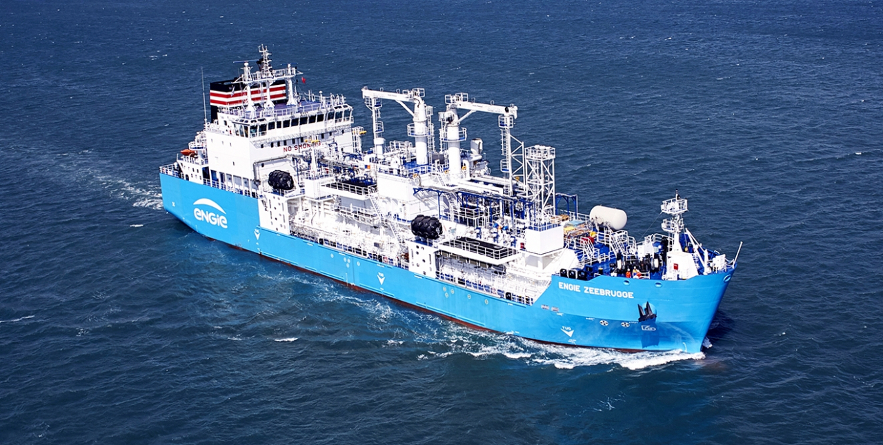 HJ중공업이 세계 최초로 건조한 LNG 벙커링선, 엔지 제브뤼헤(ENGIE ZEEBRUGGE)호의 모습. [HJ중공업 제공]