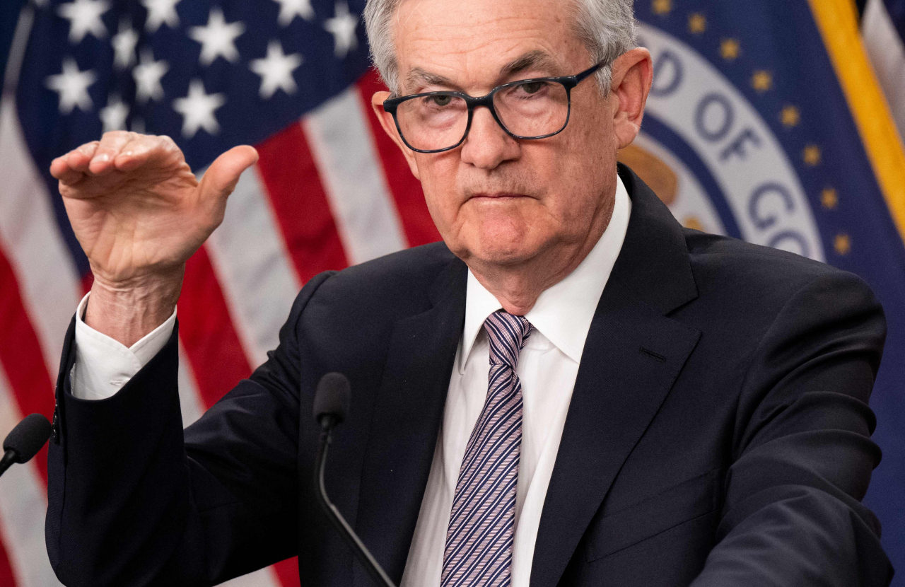 이틀 간의 연방공개시장위원회(FOMC) 정례회의를 마친 후 3일(현지시간) 제롬 파월 연방준비제도 의장이 금리 결정과 관련해 기자회견을 하고 있다. 이날 연준은 기준 금리를 0.25%포인트 인상하면서도 추가 긴축을 시사한 기존의 성명 문구를 삭제하며 향후 금리 동결 가능성을 열어뒀다. [AFP]