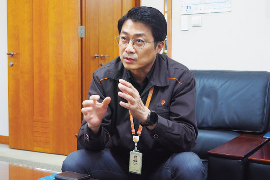 이기택 한화시스템 구미사업장장(상무)이 한화시스템의 함정 전투 체계 경쟁력에 대해 설명하고 있다.