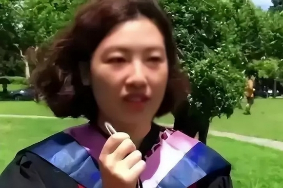 공개 구혼 중인 상하이 여의사. [중국 시나닷컴]