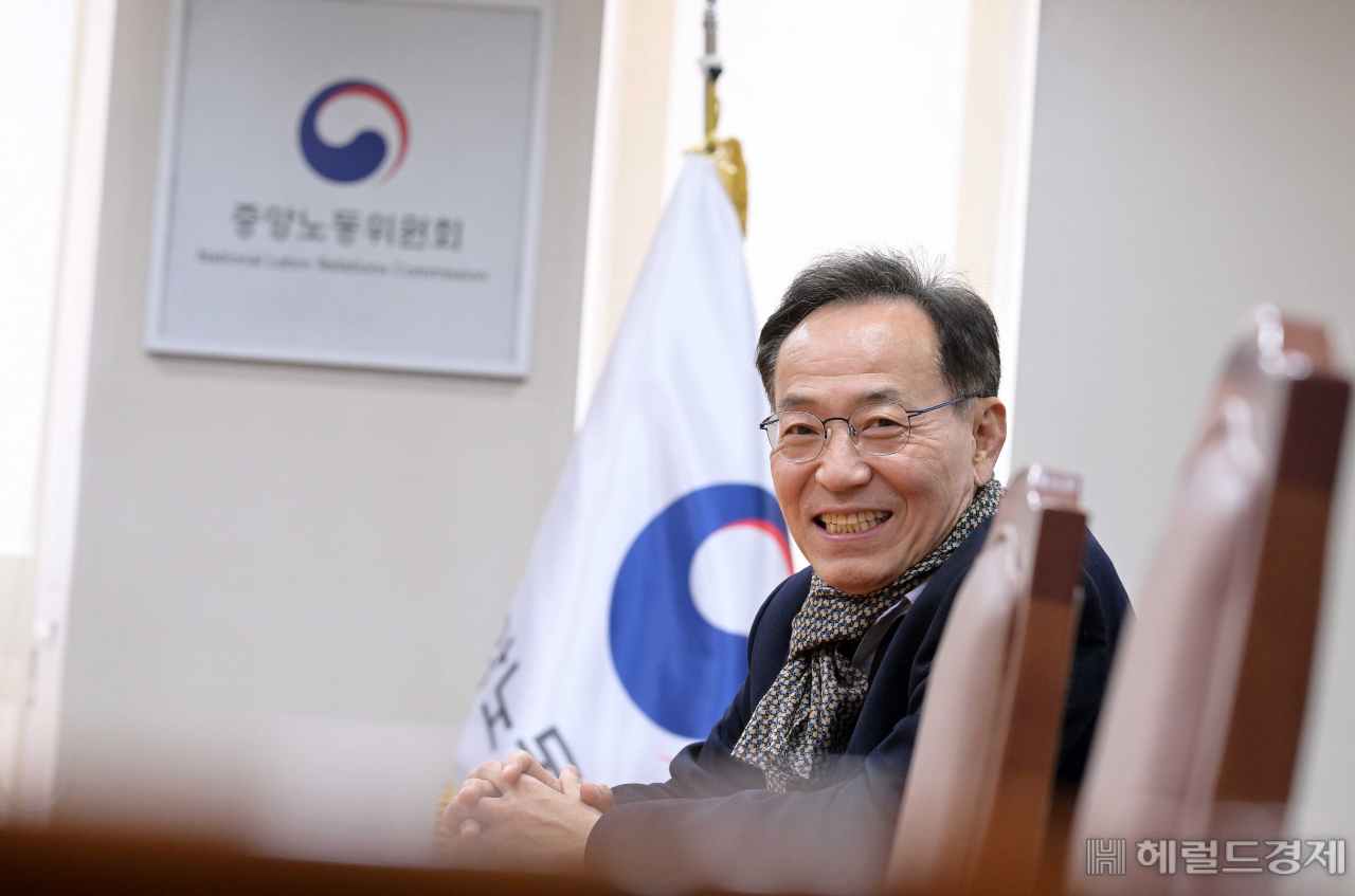 김태기 중앙노동위원회 위원장이 정부세종청사 중앙노동위원회에서 헤럴드경제와 인터뷰를 하고 있다. 이상섭 기자