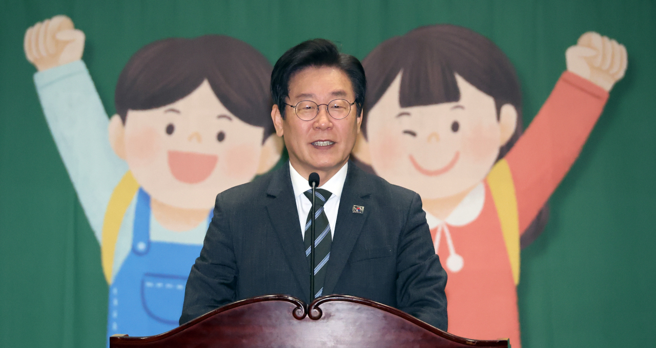 이재명 더불어민주당 대표는 5일 어린이날을 맞아 “어린이의 마음도, 어른의 마음도 부단히 살피겠다”고 밝혔다. 이 대표가 전날 국회에서 열린 어린이 안전 헌장 선포식에서 축사를 하고 있다. [연합]