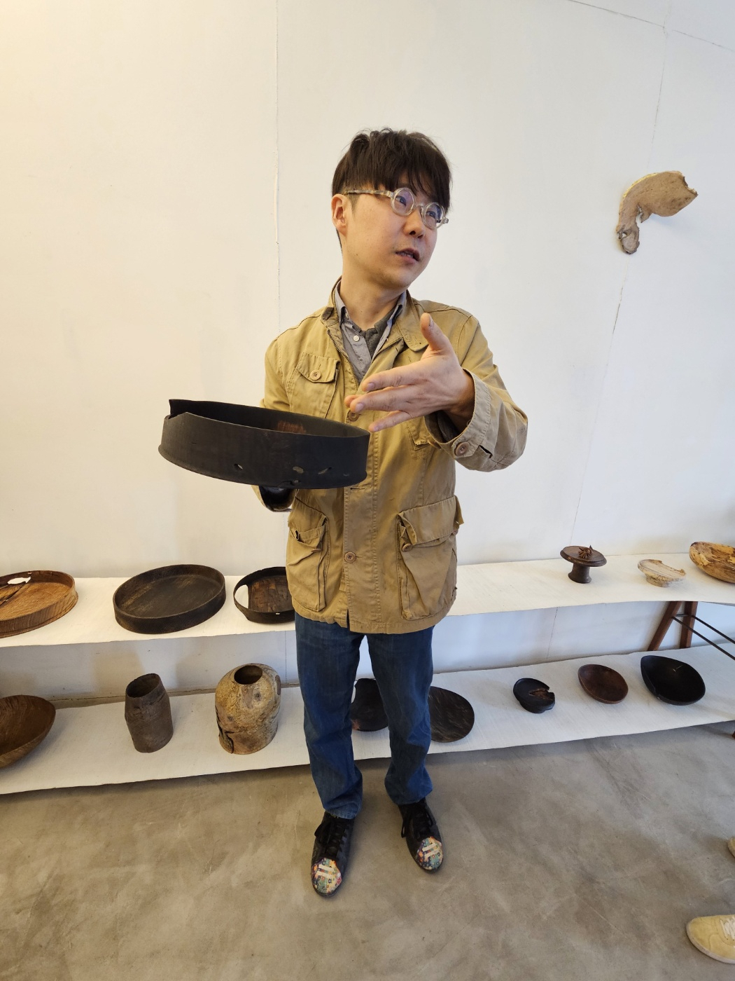Craft artist Kim Min-wook explains on his work on Thursday as part of the Art Shuttle tour in Busan. (Park Yuna/The Korea Herald)