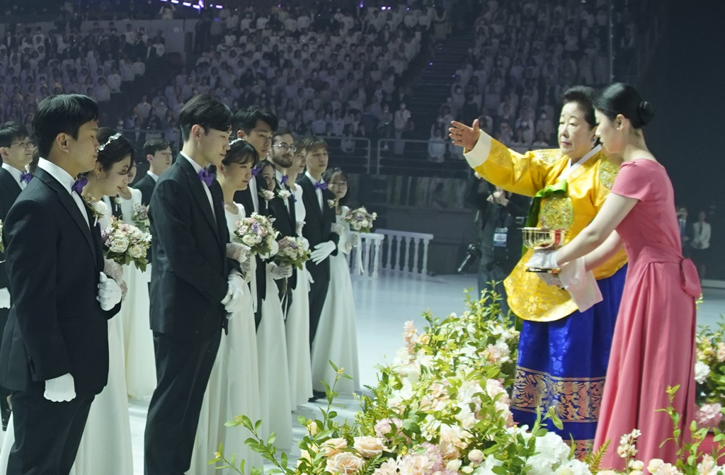 합동결혼식에서 성수 의식하는 한학자 총재 [세계평화통일가정연합 제공]