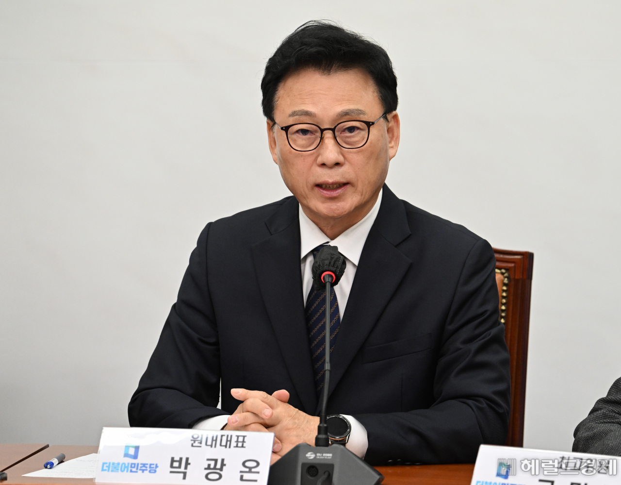 박광온 더불어민주당 원내대표가 8일 서울 영등포구 여의도 국회의사당 본청에서 열린 최고위원회의에 참석해 발언하고 있다. 임세준 기자