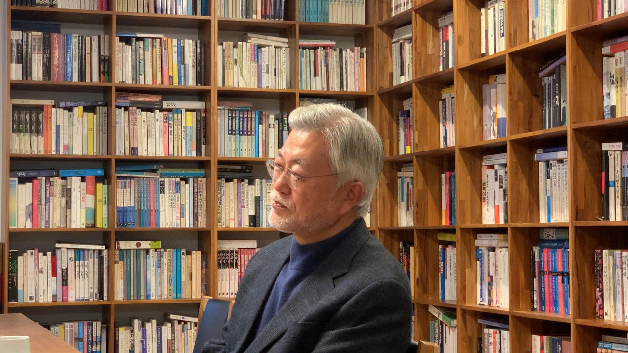 문재인 전 대통령. [평산책방 홈페이지 캡처]