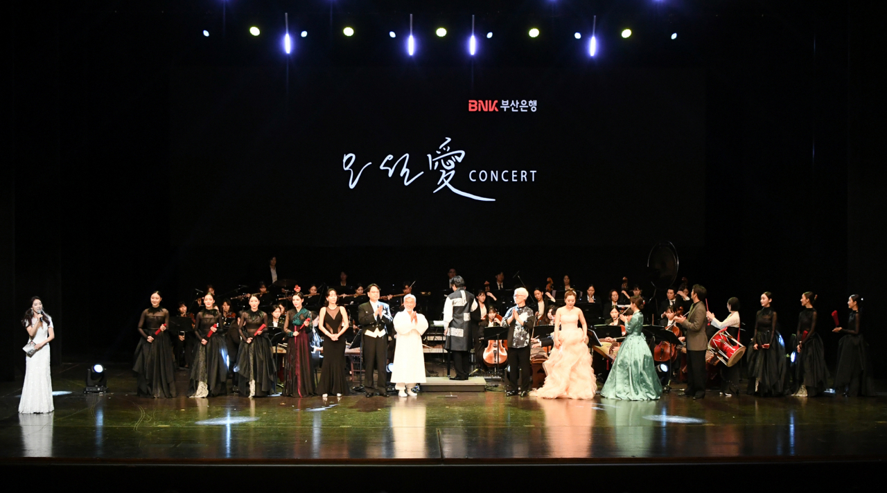 지난 6일 부산 해운대 영화의전당 하늘연극장에서 열린 BNK부산은행의 ‘오월愛(애) 콘서트’ 현장. [사진=BNK부산은행]