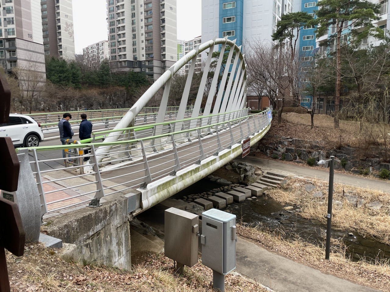 서울 은평구에서 교량 32곳 전수 점검을 진행하고 있다. [은평구 제공]