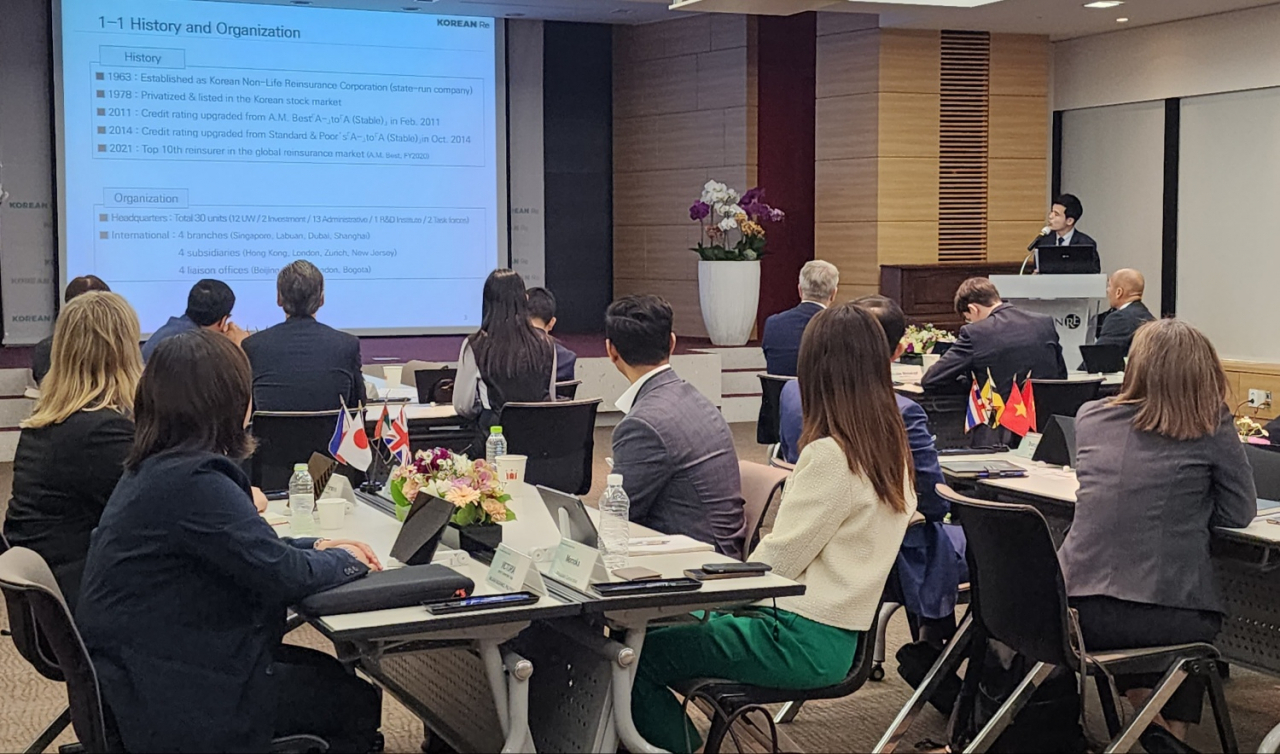 지난 8일 서울 종로구 수송동 코리안리재보험 본사에서 개최된 ‘제39차 코리안리 세미나’에서 참가자들이 세미나를 듣고 있다. [코리안리 제공]