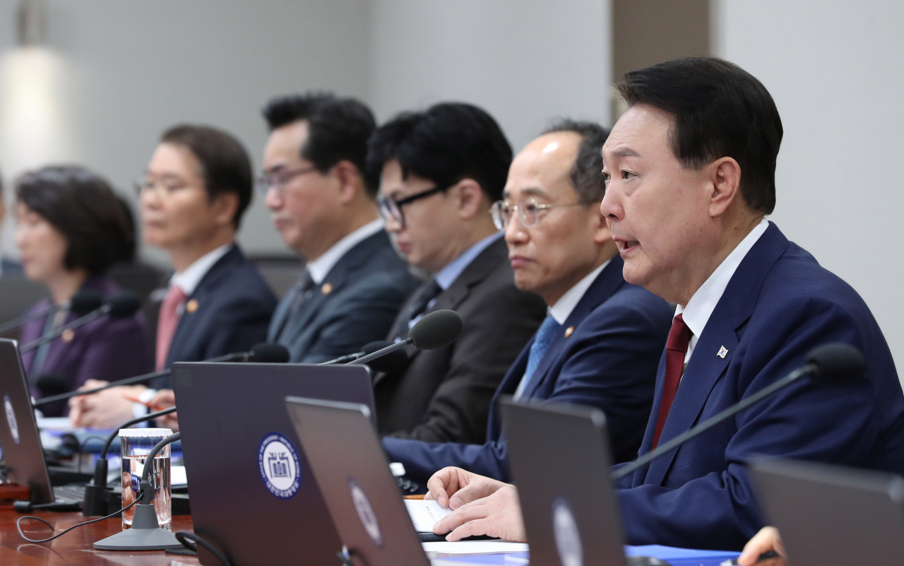 윤석열 대통령이 9일 서울 용산 대통령실 청사에서 열린 국무회의에서 발언하고 있다. [연합]
