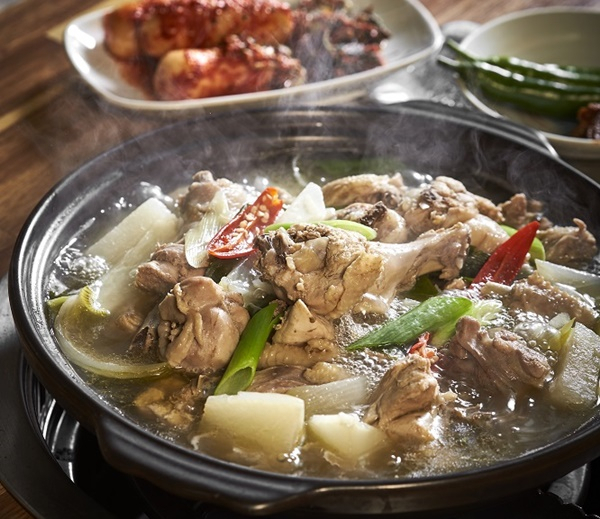 남도 음식의 자랑인 닭장.