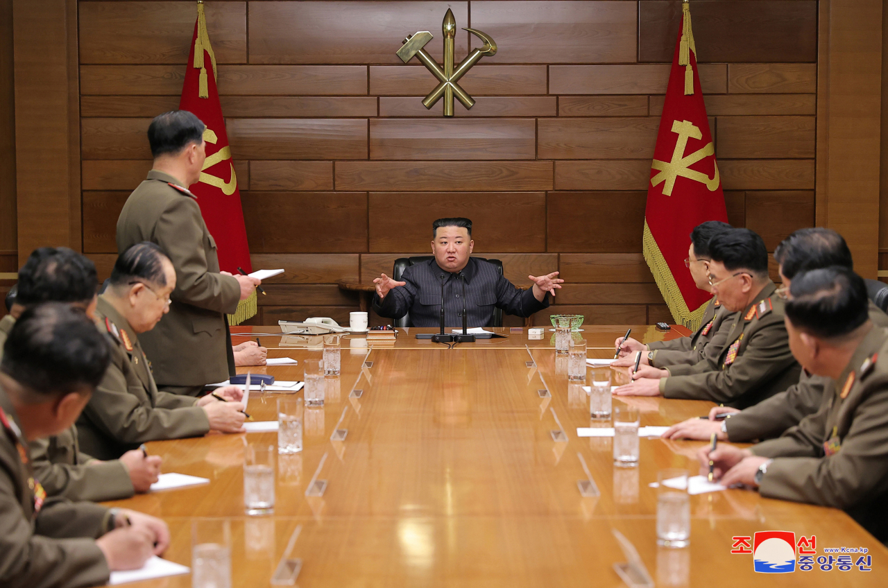 김정은 국무위원장이 4월 노동당 중앙군사위원회 확대회의를 열어 '전쟁억제력'의 공세적 확대를 위한 방안을 논의하고 있다. [연합]