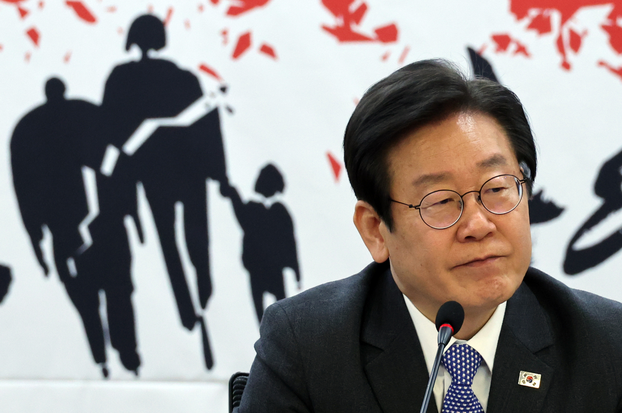 이재명 더불어민주당 대표가 9일 국회에서 열린 윤석열 정부 1년 평가 연속토론회에 참석하고 있다. [연합]