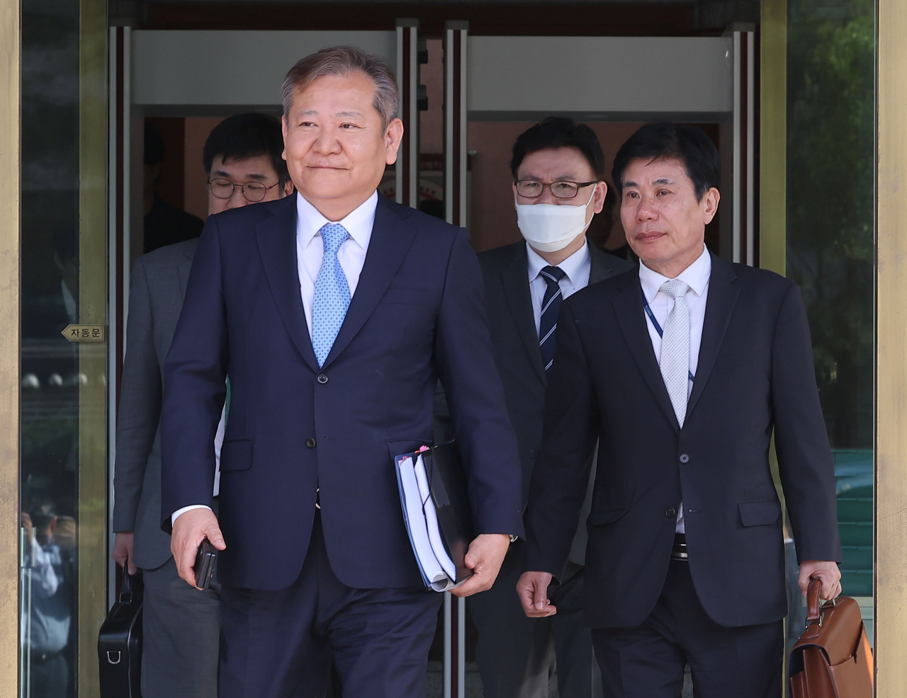 이상민 행정안전부 장관이 9일 오후 서울 헌법재판소에서 열린 탄핵 심판 사건 첫 변론 기일을 마친 뒤 법정을 나서고 있다. [연합]